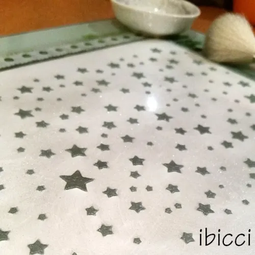 ibicci stencilled stars using Random Stars Cake Stencil
